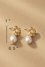 Load image into Gallery viewer, Flower and pearl drops earrings
