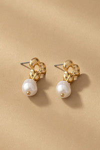 Flower and pearl drops earrings