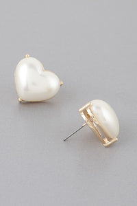 Pearl heart earring