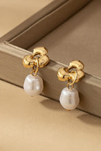 Load image into Gallery viewer, Flower and pearl drops earrings
